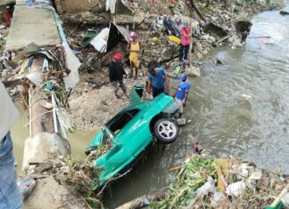 Aumentan a 30 los fallecidos por las lluvias del fin de semana El Centro de Operaciones de Emergencia (COE) elevó a 30 el número oficial de fallecidos como consecuencia de las lluvias torrenciales que afectaron al país durante el fin de semana y que también dejaron miles de desplazados, daños en viviendas e infraestructuras así como cortes de luz y agua.