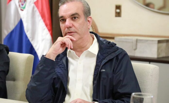 El presidente de la República, Luis Abinader, visitará este lunes diversas zonas afectadas por las fuertes lluvias ocurridas en el territorio nacional y provocadas por un disturbio tropical.