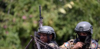 El Gobierno informó ayer que los incidentes ocurridos la mañana de ayer en las proximidades de la Pirámide 13, en la línea limítrofe entre República Dominicana y Haití, fueron originados por un grupo de haitianos que penetraron a territorio dominicano para obstaculizar el patrullaje militar en la carretera del lado oeste de la verja perimetral.