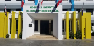 Los médicos del área de emergencias del Hospital Infantil Robert Reid Cabral detuvieron momentáneamente sus servicios durante la noche del lunes, por miedo a ser agredidos, de acuerdo con el equipo de prensa del centro.