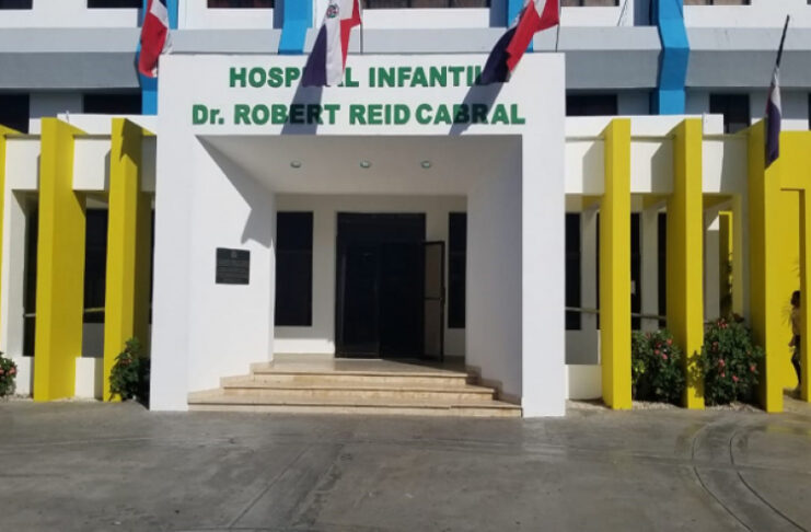 Médicos del Robert Reid pararon emergencia por temor a ser agredidos por familiares de pacientes Los médicos del área de emergencias del Hospital Infantil Robert Reid Cabral detuvieron momentáneamente sus servicios durante la noche del lunes, por miedo a ser agredidos, de acuerdo con el equipo de prensa del centro.