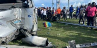 Un accidente de tránsito ocurrido la mañana de este sábado dejó como resultado a una señora fallecida y tres heridos, en un hecho ocurrido en Boulevard Turístico del Este, en el cruce de Cabeza de Toro, en Bávaro, provincia de La Altagracia.