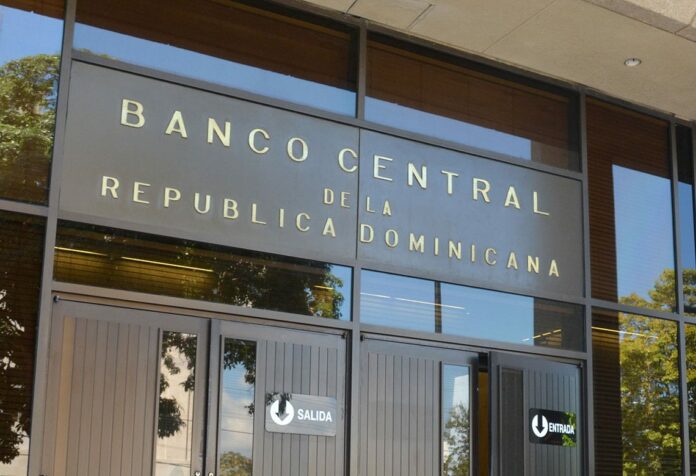 El Banco Central de la República Dominicana (BCRD) en el interés de mantener debidamente informados a los agentes económicos y a la opinión pública en general, y como parte del compromiso institucional con la transparencia y la divulgación oportuna de datos bajo su responsabilidad, informa los resultados preliminares de la economía dominicana al mes de octubre de 2023.
