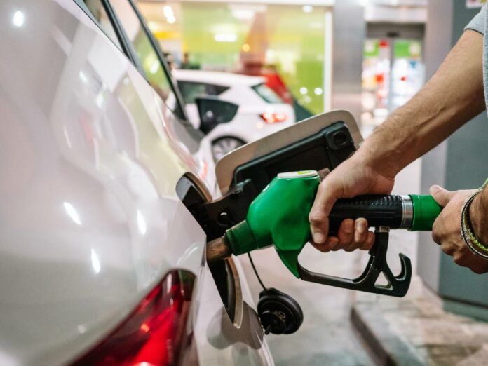 Anadegas: Precios de los combustibles deben bajar este viernes La Asociación Nacional de Detallistas de Gasolina (Anadegas), informó este jueves que las gasolinas y otros combustibles deberán reducir de precios este viernes 17.