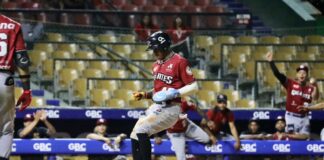 El estadounidense Cameron Gann permitió dos hits en 4.2 entradas para que los Gigantes del Cibao perdieran 2-4 ante los Leones del Escogido. este martes por noche en la Liga Dominicana 2023-24, en su temporada 70 .