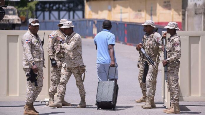 Las autoridades haitianas abrieron este sábado el paso de su lado de la frontera para permitir el paso de personas y vehículos desde y hacia su territorio, informó el vocero y director de Estrategia y Comunicación de la Presidencia, Homero Figueroa.