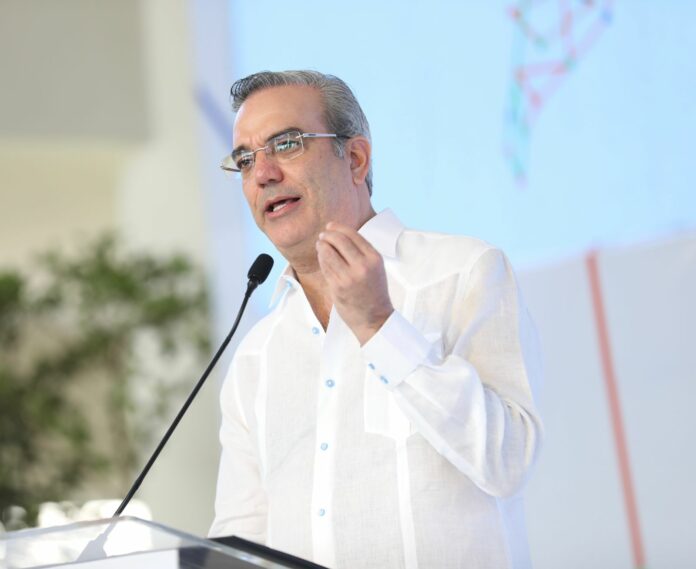 El presidente Luis Abinader, asistió a la inauguración de la planta extractora de aceite de palma africana de la empresa de Palma, la misma instalada en el municipio de Bayaguana, Monte Plata.