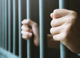 El Segundo Tribunal Colegiado de Santo Domingo Este condenó al exacalde y al exencargado de nómina de la Alcaldía de San Francisco de Macorís, Félix Manuel Rodríguez Grullón, y también a Jerson Lizardo Pérez, a penas de 3 y 5 años de prisión respectivamente, por incurrir en corrupción administrativa.