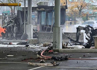 EE.UU. cierra pasos fronterizos con Canadá tras la explosión de vehículo por posible atentado terrorista Estados Unidos cerró un cruce fronterizo con Canadá tras la explosión de un vehículo en un puesto de control en un puente cerca de Niagara Falls, informaron autoridades el miércoles.