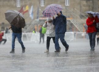 Día soleado pero con lluvias, según Onamet La Oficina Nacional de Meteorología pronostica que para hoy se esperan aguaceros localmente moderados a fuertes con tormentas eléctricas y ocasionales ráfagas de viento, especialmente sobre poblados de las regiones noroeste, noreste, valle del Cibao, suroeste, cordillera Central y la zona fronteriza.
