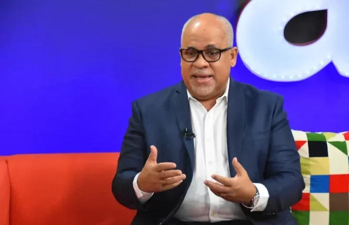 El vocero de la Presidencia y Director de Estrategia y Comunicación Gubernamental, Homero Figueroa, informó a través de su canal de Whatsapp y redes sociales que el presidente de la República, Luis Abinader, designó mediante el decreto 580-23 a Fabricio Gómez Mazara, como el nuevo director general del Consejo Nacional de Promoción y Apoyo a la Micro, Pequeña y Mediana Empresa (PROMIPYMES).