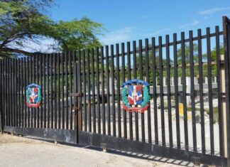 El alcalde Anse-à-Pitre, Harry Bruno, fue herido luego de sostener una discusión con un periodista, teniendo que ser trasladado a un hospital en Pedernales.
