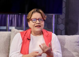 La directora de la Oficina Nacional de Meteorología (Onamet), Gloria Ceballos, informó a través de su cuenta de X (antiguo Twitter) que el disturbio tropical presente en el país seguirá generando fuertes aguaceros, con tormentas eléctricas y ráfagas de viento durante todo el día.