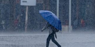El Centro de Operaciones de Emergencias (COE) incrementó 6 provincias en alerta amarilla y colocó 14 en verde por posible crecida de ríos, arroyos y cañadas, debido a que los efectos de una vaguada seguirán generando incrementos nubosos acompañados de aguaceros moderados a fuertes.