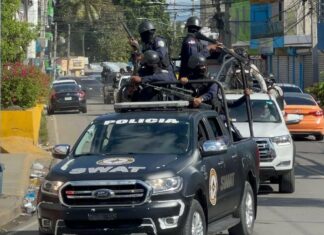 Despliegan militares y policías para prevenir desordenes en el Cibao Un gran contingente policial y militar ha sido desplegado por varios municipios de la región del Cibao para prevenir desórdenes durante el paro de 24 horas convocado por la denominada «Coalición del Cibao» en demanda de obras y mejora de los servicios públicos.