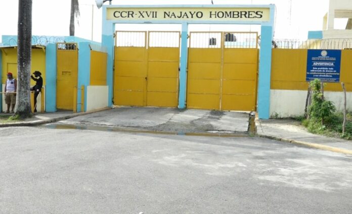 La Dirección General de Servicios Penitenciarios y Correccionales (DGSPC) instaló 214 unidades de cabinas telefónicas y herramientas tecnológicas en varios recintos del país para eficientizar las comunicaciones del sistema penitenciario y de internos.