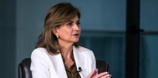 La vicepresidenta de la República, Raquel Peña, será la responsable de lanzar la primera bola en el histórico encuentro entre los equipos dominicanos de béisbol Águilas Cibaeñas y Tigres del Licey que se desarrollará, por primera vez, en Nueva York, en el Estadio Citi Field de los Mets.