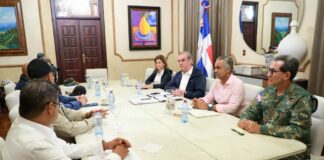 El presidente de la República, Luis Abinader, encabeza la noche de este sábado una sesión de trabajo desde el Palacio Nacional tras los daños generados por el disturbio tropical.