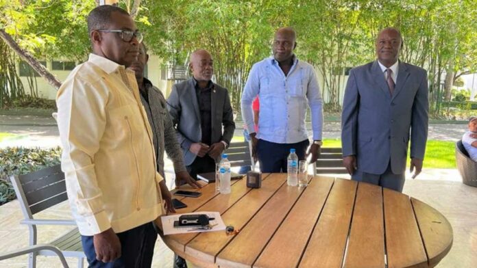 Finaliza sin acuerdo otra reunión entre autoridades Haití y RD Finalizó sin acuerdo otra reunión entre las autoridades de República Dominicana y Haití para reabrir la frontera y solucionar en impasse que originó la construcción de un canal para desviar hacia territorio haitiano aguas del río Masacre.