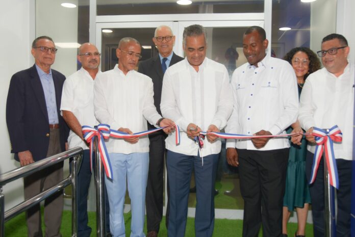 Inaugura nuevas oficinas administrativas, deposita ofrenda floral y realiza eucaristía de acción de gracias como parte de la celebración del décimo primer aniversario de su creación
