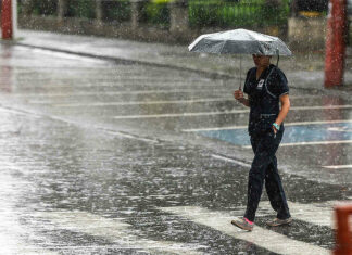 Siguen los aguaceros por incidencia de disturbio tropical y vaguada; 8 provincias en alerta La Oficina Nacional de Meteorología (Onamet) informó que continuarán las lluvias este miércoles, debido a la incidencia de un disturbio meteorológico al sur de la isla y la aproximación de una vaguada.