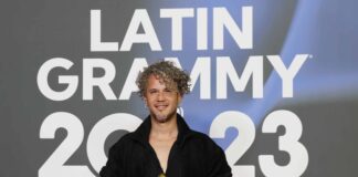 Vicente García ha ganado el Grammy Latino 2023 en la categoría Mejor Álbum folclórico por Camino al Sol. El cantautor dominicano vuelve a alzar el gramófono luego de lograrlo en 2017 por Bachata en Kingston como Mejor Canción Tropical y Mejor Álbum Cantautor con A la mar.