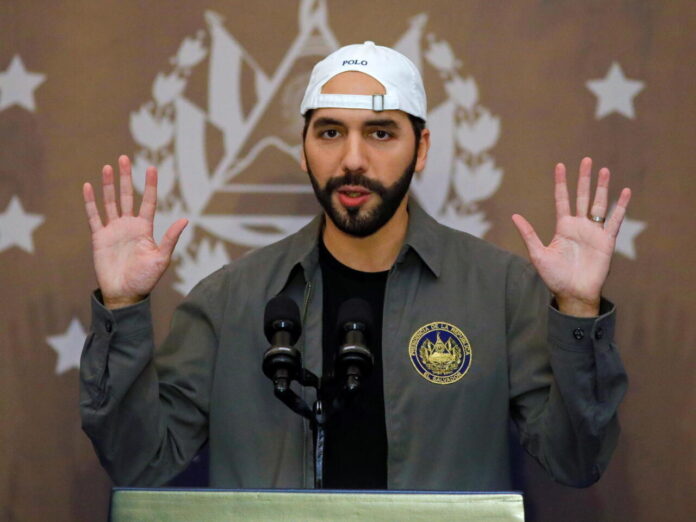 Nayib Bukele se burló de Gustavo Petro tras victoria de Javier Milei en Argentina: “Ahora dilo sin llorar” La victoria de Javier Milei en las elecciones presidenciales en Argentina celebradas el domingo 19 de noviembre de 2023 generó múltiples reacciones en todo el territorio nacional. Desde el presidente de la República, Gustavo Petro, hasta exmandatarios como Andrés Pastrana, Iván Duque y Álvaro Uribe se manifestaron en sus redes sociales tras confirmarse la llegada del candidato de extrema derecha al poder en el sur del continente.