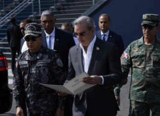 Policía Nacional incauta 30,000 armas blancas en todo el territorio dominicano Alrededor de 30,000 armas blancas fueron incautadas en varios operativos encabezados por agentes de la Policía Nacional en todo el territorio dominicano.