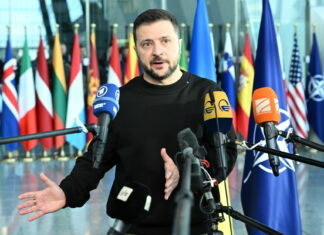 Zelenski admite que Ucrania se sumirá en una crisis sin la ayuda financiera de Occidente