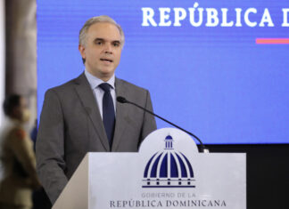 Ministerio de Trabajo anuncia realizarán 11 nuevos aumentos salariales entre diciembre 2023 y agosto del 2024 El Ministerio de Trabajo informó hoy que entre diciembre del 2023 y agosto del 2024 se realizarán 11 nuevos aumentos al salario mínimo sectorizado y se aplicarán tres ajustes adicionales ya acordados en el presente año.