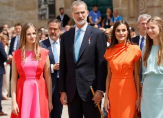 La Casa Real de España se enfrenta a un verdadero escándalo mediático debido a los crecientes rumores que cuestionan la filiación del rey Felipe VI con respecto a las princesas Leonor y Sofía. La magnitud de estas especulaciones ha llevado a la sociedad a demandar la realización de pruebas de ADN para esclarecer de una vez por todas la paternidad de las herederas al trono.