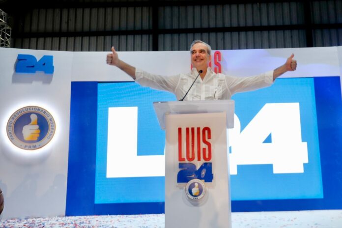 Luis Abinader ganaría en primera vuelta las elecciones Luis Abinader ganaría en primera vuelta las elecciones con el 54% de los votos, superando a Leonel Fernández que recibiría un 29%, Abel Martínez 15% y Miguel Vargas 2%, si las votaciones se hubieran dado durante las fechas del estudio.