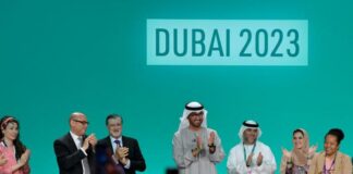 El acuerdo final de la cumbre del clima de Dubái llama a los países a transitar hacia el fin de los combustibles fósiles. Es la primera vez en los más de 30 años de estas conferencias en la que se incluye una mención explícita a los hidrocarburos, el principal culpable de la crisis climática.