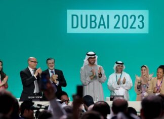 El acuerdo final de la cumbre del clima de Dubái llama a los países a transitar hacia el fin de los combustibles fósiles. Es la primera vez en los más de 30 años de estas conferencias en la que se incluye una mención explícita a los hidrocarburos, el principal culpable de la crisis climática.