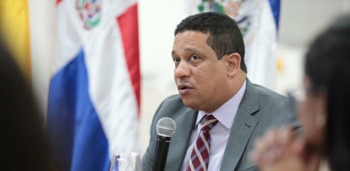 El Director de Compras y Contrataciones Públicas, Carlos Pimentel, aseguró que son infundadas acusaciones de supuestas irregularidades en procesos de compras de la Oficina Gubernamental de Tecnologías de la Información y Comunicación (OGTIC).