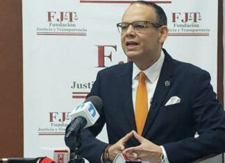 Juramentan a Trajano Potentini como presidente del CARD Fue juramentado este viernes Trajano Vidal Potentini como presidente del Colegio de Abogados de la República Dominicana (CARD) por la comisión electoral del gremio.