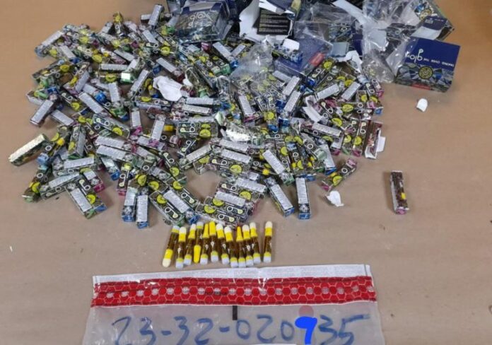 Capturan red distribuía barras de chocolates rellenos de marihuana Las autoridades desmantelaron una red que vendía chocolates y gomitas rellenas de marihuana en el sector Villa Francisca, del Distrito Nacional.