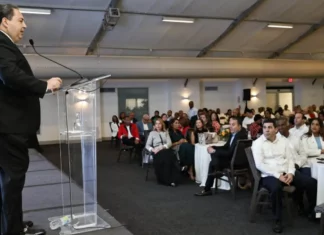 Entre logros y avances SNS entregó 45 hospitales a comunidades De 45 hospitales que fueron entregados a las comunidades construidos, remozados y equipados, 35 fueron con recursos propios del Servicio Nacional de Salud (SNS). La información fue dada a conocer por el doctor Mario Lama, director del SNS, al cumplir tres años de gestión, habló de logros y avances en la Red Pública de Servicios.