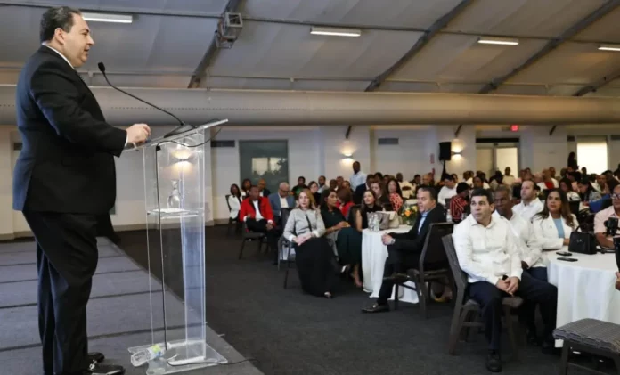 De 45 hospitales que fueron entregados a las comunidades construidos, remozados y equipados, 35 fueron con recursos propios del Servicio Nacional de Salud (SNS). La información fue dada a conocer por el doctor Mario Lama, director del SNS, al cumplir tres años de gestión, habló de logros y avances en la Red Pública de Servicios.