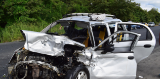 Las tragedias y accidentes de tránsito no paran en República Dominicana y en estos días festivos de Nochebuena y Navidad no fue la excepción, tomando como parámetro los recientes boletines ofrecidos por el Centro de Operaciones de Emergencias donde se ha informado sobre más de una docena de muertos y diversos incidentes ocurridos en distintos puntos del país.
