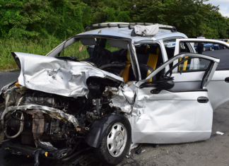 Las tragedias y accidentes de tránsito no paran en República Dominicana y en estos días festivos de Nochebuena y Navidad no fue la excepción, tomando como parámetro los recientes boletines ofrecidos por el Centro de Operaciones de Emergencias donde se ha informado sobre más de una docena de muertos y diversos incidentes ocurridos en distintos puntos del país.