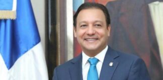 El candidato presidencial del Partido de la Liberación Dominicana (PLD), Abel Martínez, inmediatamente se dio a conocer los nuevos miembros del Tribunal Constitucional, tronó contra su escogencia, principalmente la del nuevo presidente de la alta corte, Napoleón Estévez, por su supuesta afiliación al Partido Revolucionario Moderno (PRM).