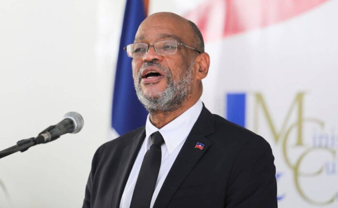 El primer ministro haitiano, Ariel Henry, recibió a una delegación de Kenya junto a representantes del Gobierno estadounidense en el marco de los preparativos para el despliegue de una misión internacional de seguridad.