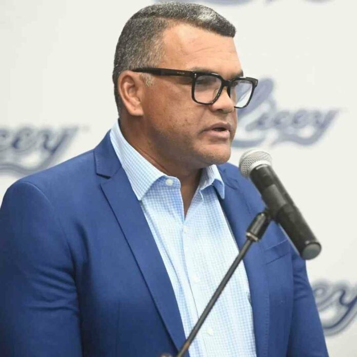 El caso que se le sigue al jugador Wander Franco, de Tampa Bay, por presuntas relaciones con menores de edad tomó un nuevo giro ayer, cuando se involucró al gerente general de los Tigres del Licey, Audo Vicente.