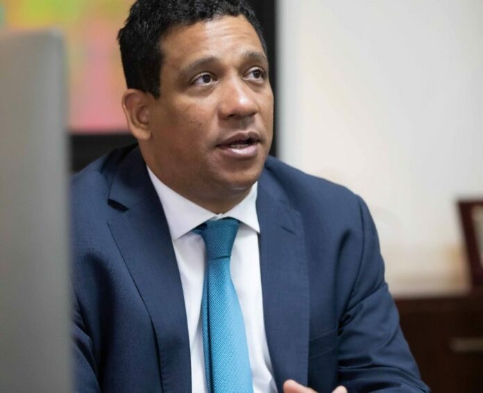 El Registro de Proveedor del Estado (RPE) de Transcore Latam S.R.L., empresa a la que el Instituto Nacional de Tránsito y Transporte Terrestre (Intrant) adjudicó un contrato de 1,317 millones de pesos para la instalación de la red semafórica del Gran Santo Domingo, fue suspendido por la Dirección General de Contrataciones Públicas (DGCP).