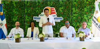 El ministro de Turismo, David Collado, dejó iniciados este lunes la construcción de estacionamiento vehicular de la playa de Bayahíbe, con una inversión de 192 millones 316 mil 767 pesos.