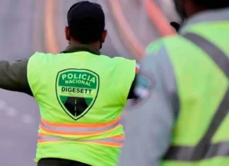 La Dirección General de Seguridad de Tránsito y Transporte Terrestre (DIGESETT) informó el cierre temporal en la avenida doctor Fernando Alberto Defilló, próximo a la John F. Kennedy, en lado Sur, por charcos de agua .