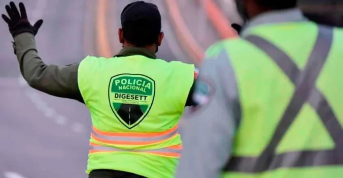 La Dirección General de Seguridad de Tránsito y Transporte Terrestre (DIGESETT) informó el cierre temporal en la avenida doctor Fernando Alberto Defilló, próximo a la John F. Kennedy, en lado Sur, por charcos de agua .