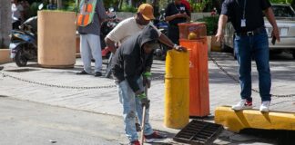 La alcaldesa del Distrito Nacional, Carolina Mejía activó en sesión permanente el Comité de Prevención, Mitigación y Respuesta ante Desastres (PMR-DN), debido a las lluvias ocasionadas por una vaguada y un sistema frontal que ha puesto en alerta verde y amarilla dieciséis provincias. Mejía explicó que la activación del comité se basa en información proporcionada por la Oficina Nacional de Meteorología (Onamet) y el Centro de Operaciones de Emergencias (COE).