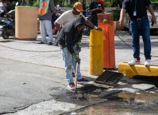La alcaldesa del Distrito Nacional, Carolina Mejía activó en sesión permanente el Comité de Prevención, Mitigación y Respuesta ante Desastres (PMR-DN), debido a las lluvias ocasionadas por una vaguada y un sistema frontal que ha puesto en alerta verde y amarilla dieciséis provincias. Mejía explicó que la activación del comité se basa en información proporcionada por la Oficina Nacional de Meteorología (Onamet) y el Centro de Operaciones de Emergencias (COE).